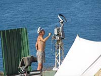Леонид Сарест ведет дневные наблюдения на электрофотометре